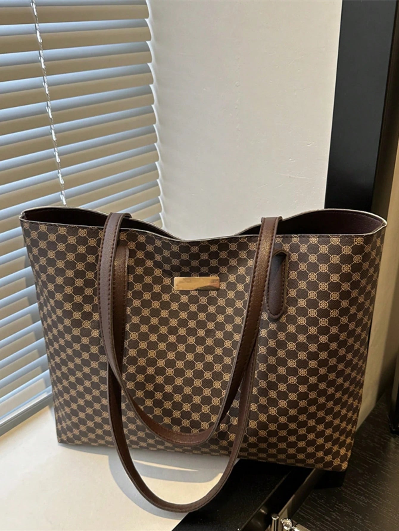 Retro Print Stylish Tote Bag